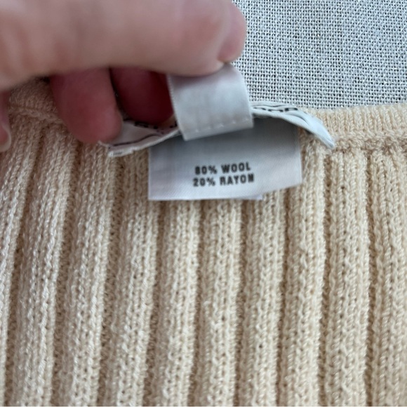 St. John Sport Sleeveless Ribbed Sweater Vest Cream Santana Knit Wool Blend Sz L - Picture 8 of 10